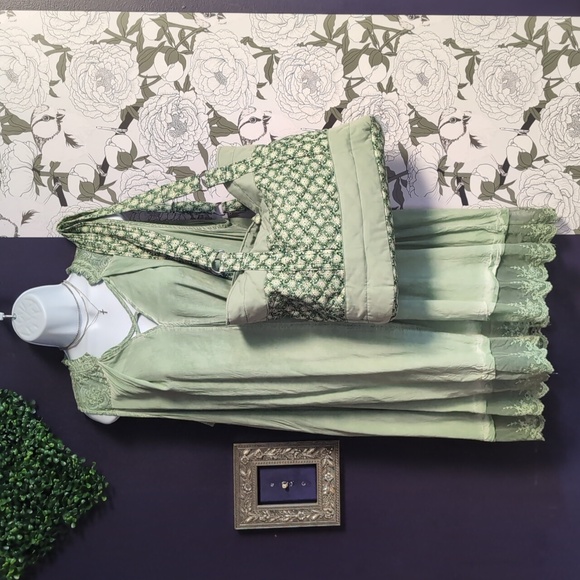 Umgee Dresses & Skirts - Lace Distressed swing dress & Quilted matching bag Duo